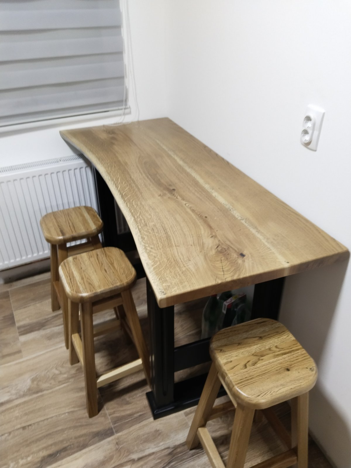 Sto i stolice od punog drveta po meri – Pančevo